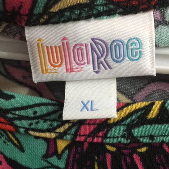 🎉💕BEAUTIFUL BNWT LULAROE XL GIGI TOP💕🎉 - Picture 3 of 8